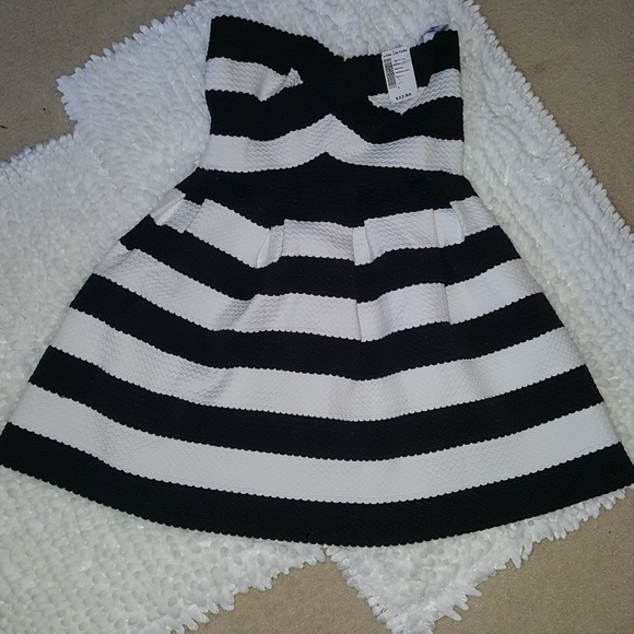 Brand New StylishTrendy Strapless Dress - Picture 4 of 4